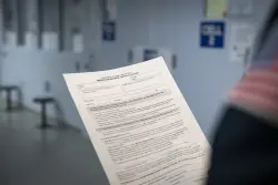 PODCAST: ¿Cómo estafan los notarios públicos a inmigrantes que necesitan asesoría legal?